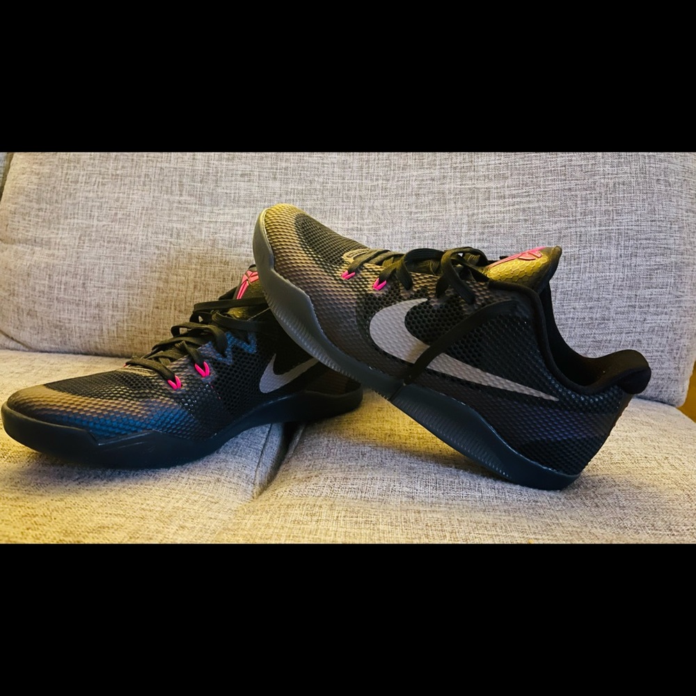 Nike Kobe 11 Invisibility Cloak, size 9.5
